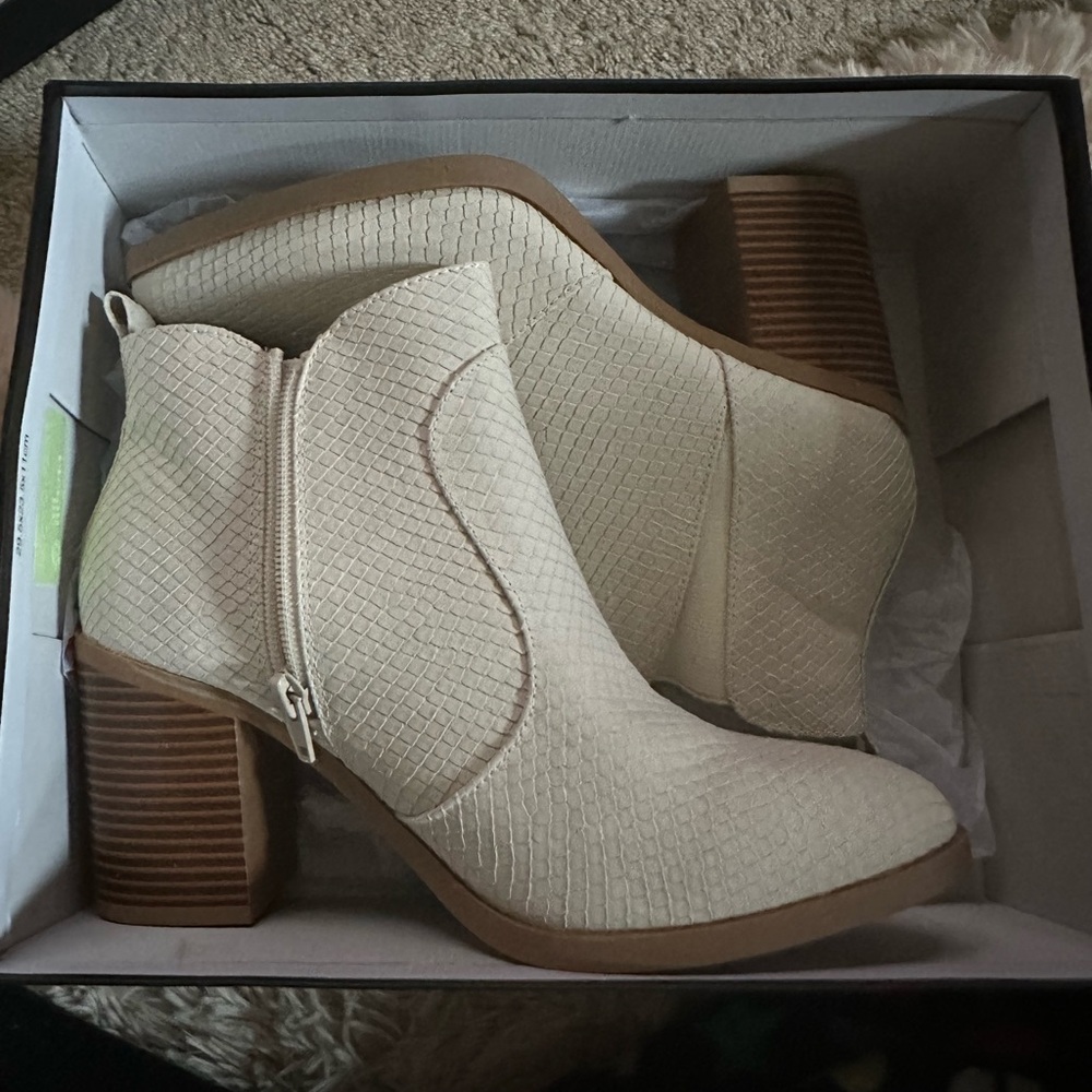 Francesca's Collections Cream Textured Ankle Booties